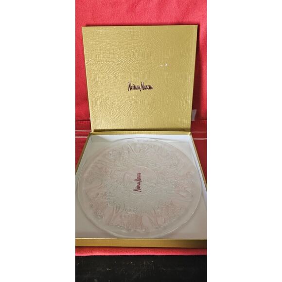 NIB Neiman Marcus 2005 Holiday Wreath Glass Platter Collectible Plate Christmas - Picture 2 of 2